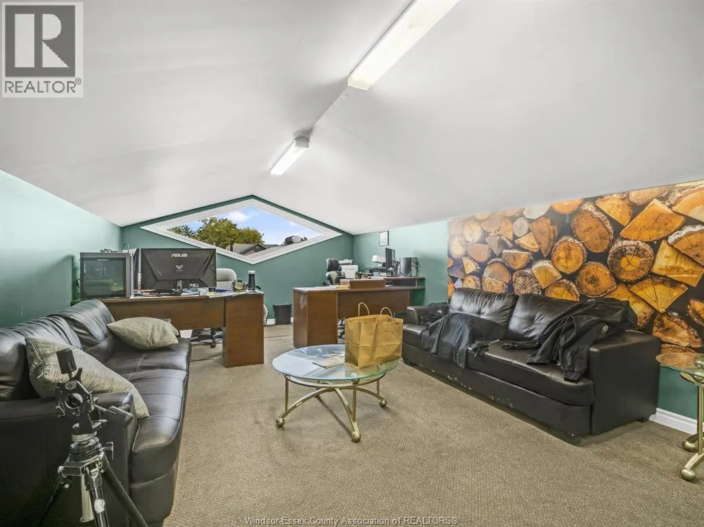 44 SINASAC STREET West