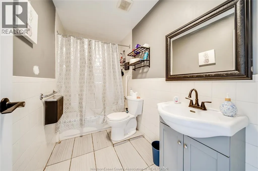 122 TALBOT ST. S