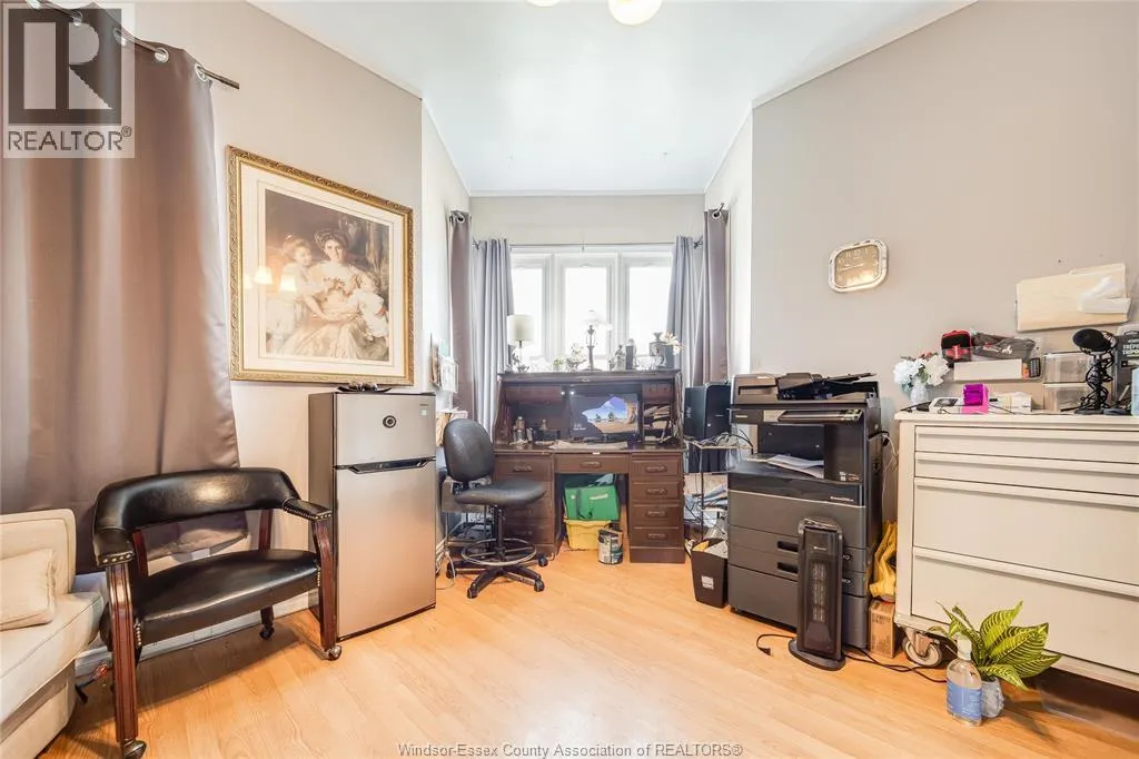 122 TALBOT ST. S