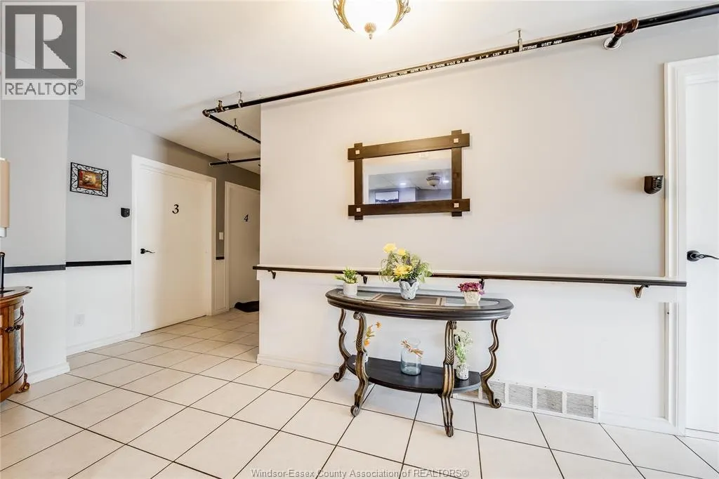 122 TALBOT ST. S