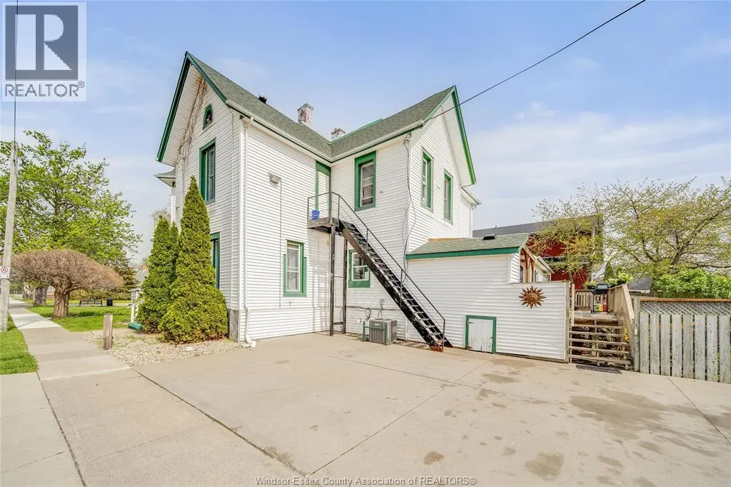 122 TALBOT ST. S