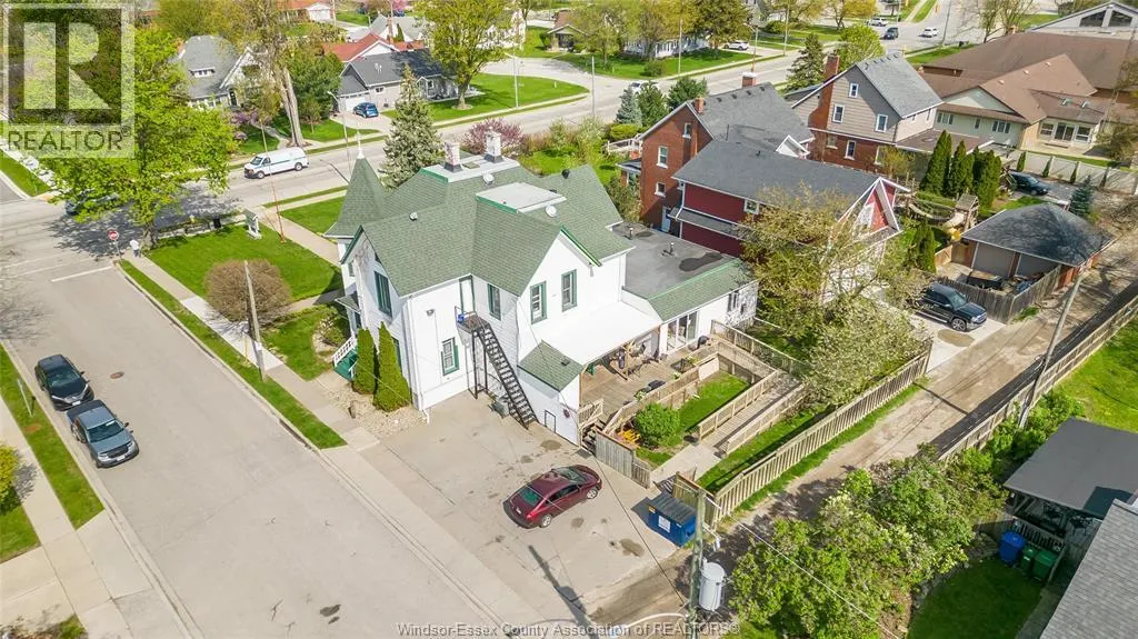 122 TALBOT ST. S