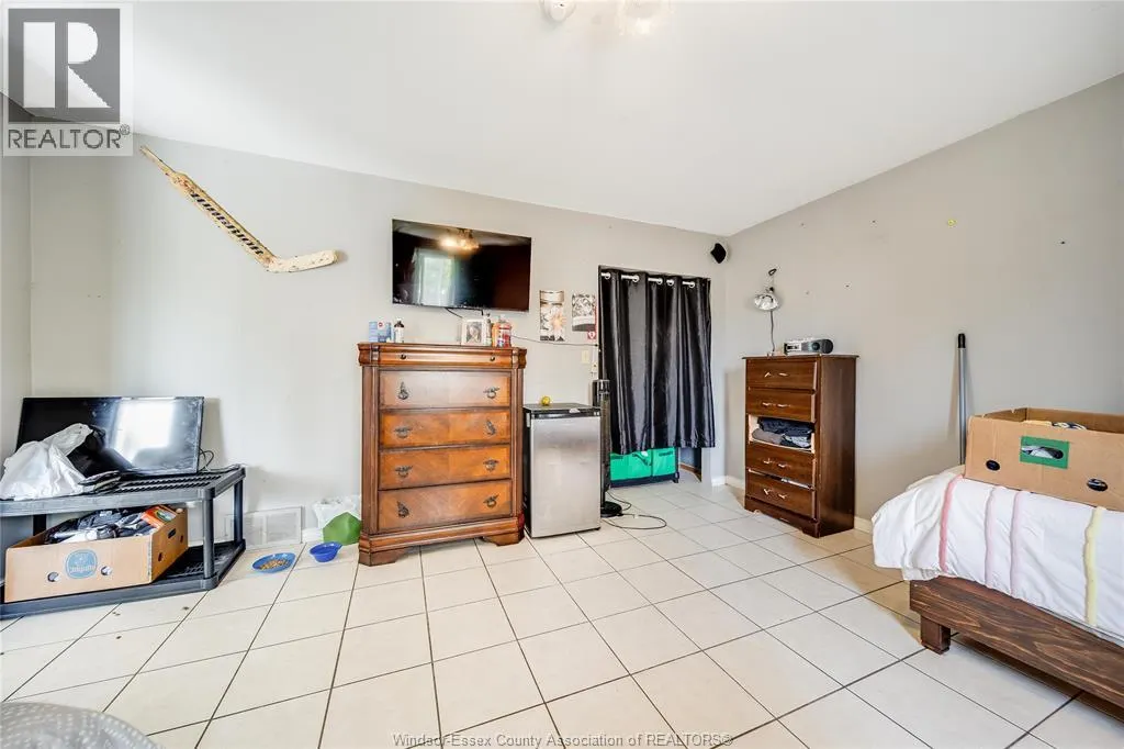 122 TALBOT ST. S