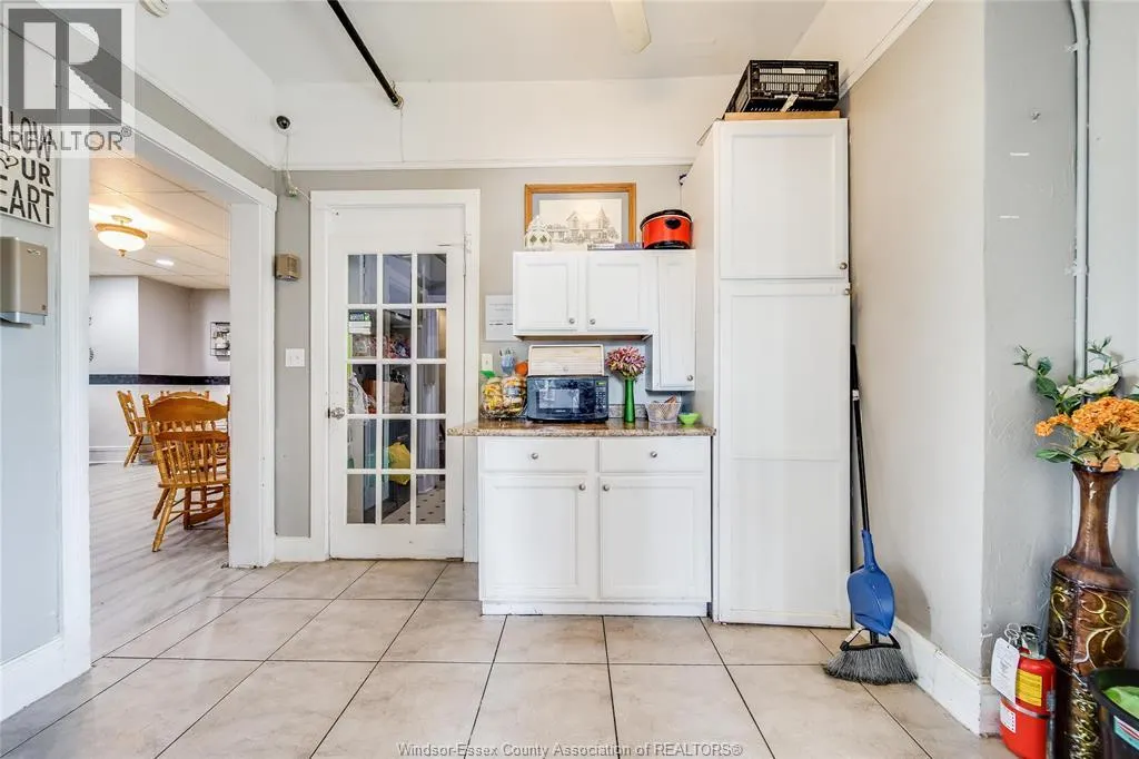 122 TALBOT ST. S