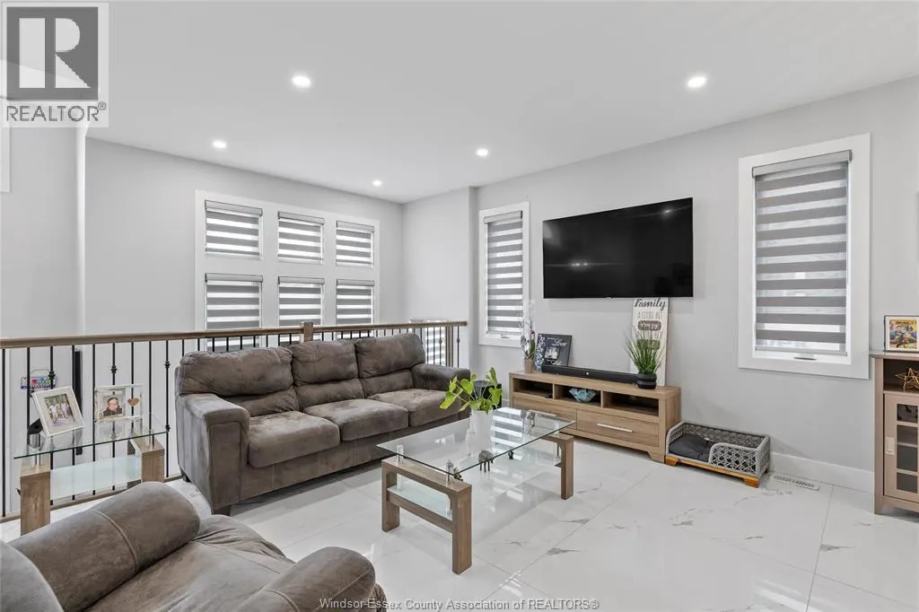 1067 MAPLE