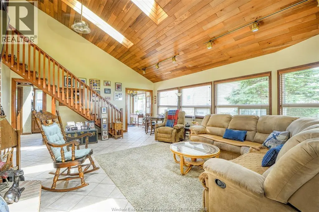 1047 FRONT ROAD South