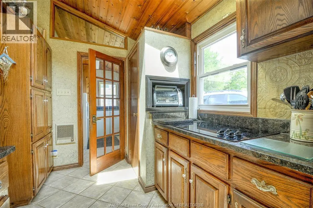 1047 FRONT ROAD South