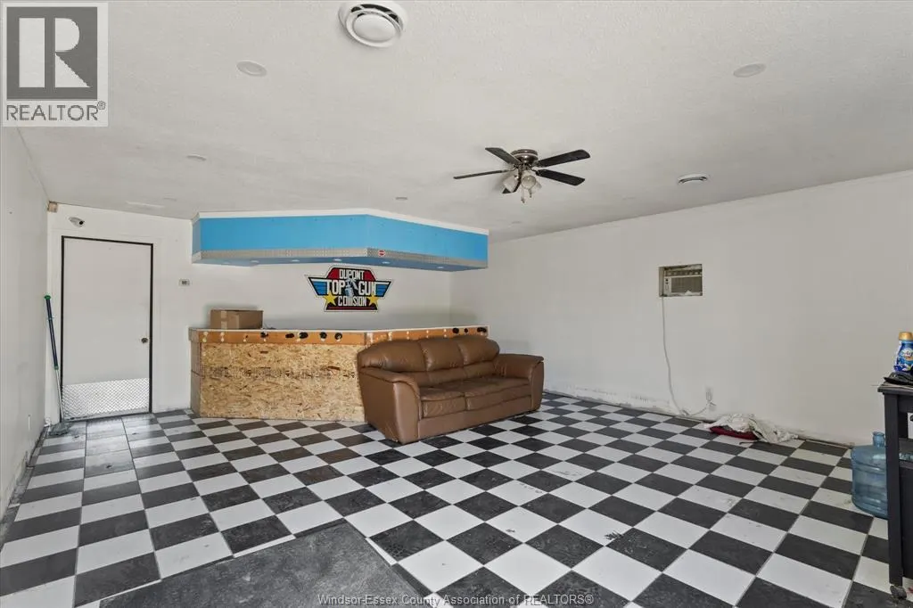 203 SINASAC STREET East
