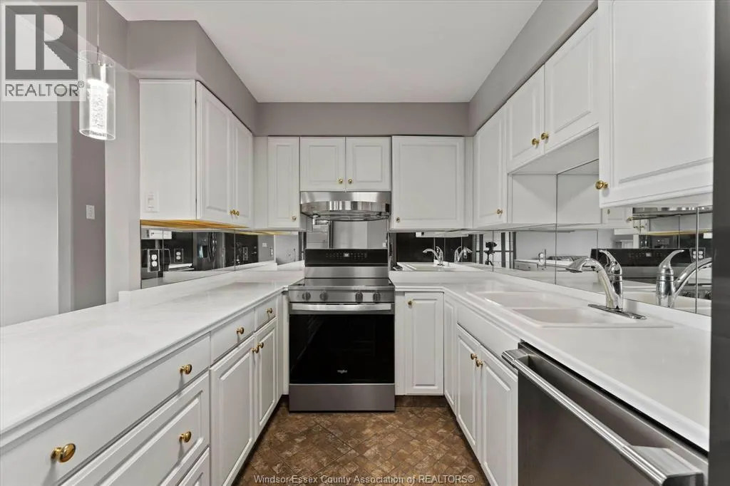 310 VILLAGE GROVE DRIVE Unit# 213