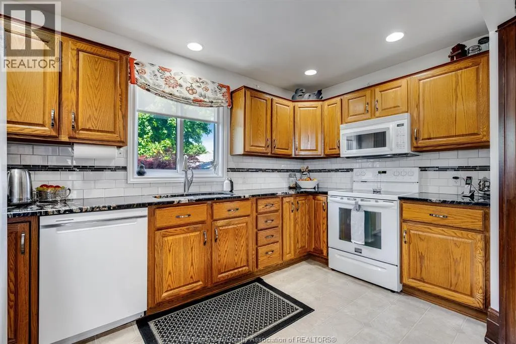 1570 Road 3 East