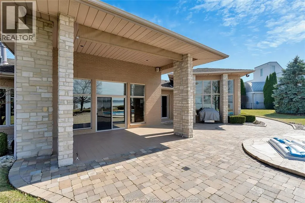 30 EMERALD LANE