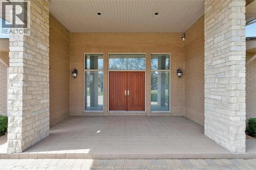 30 EMERALD LANE