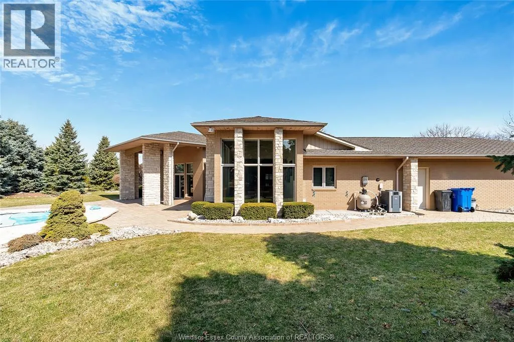 30 EMERALD LANE