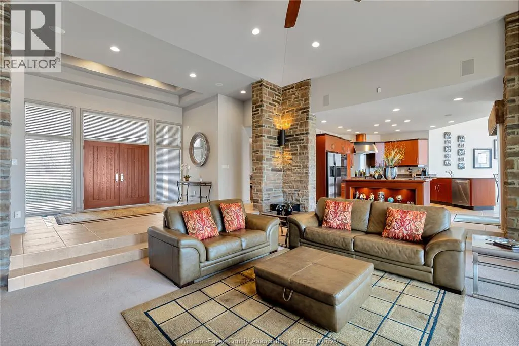 30 EMERALD LANE