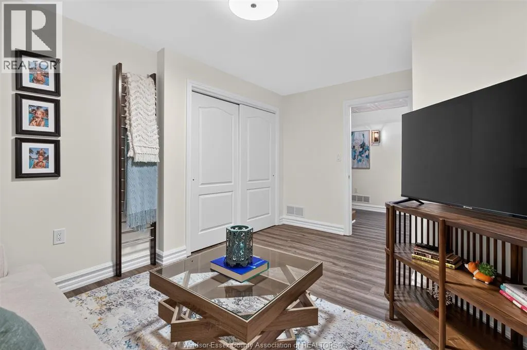 208 CRYSTAL BAY DRIVE