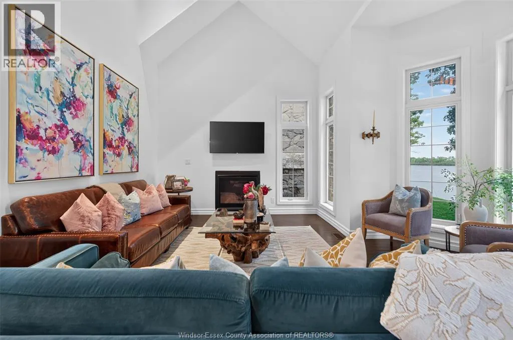 208 CRYSTAL BAY DRIVE