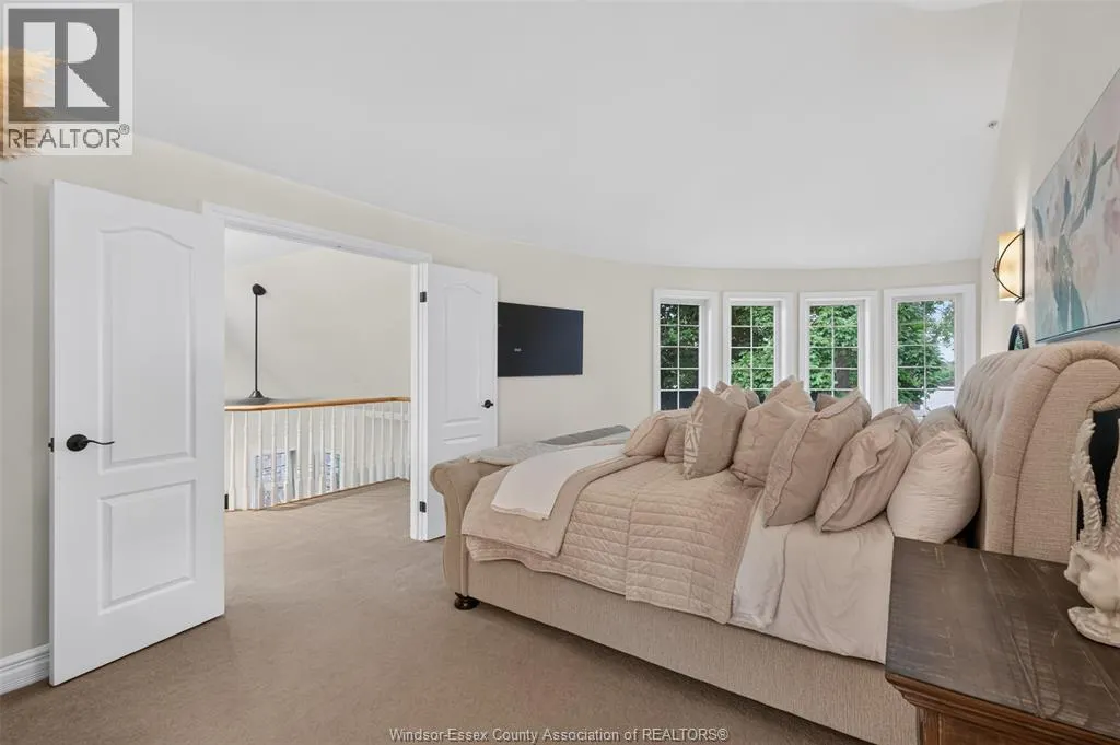 208 CRYSTAL BAY DRIVE