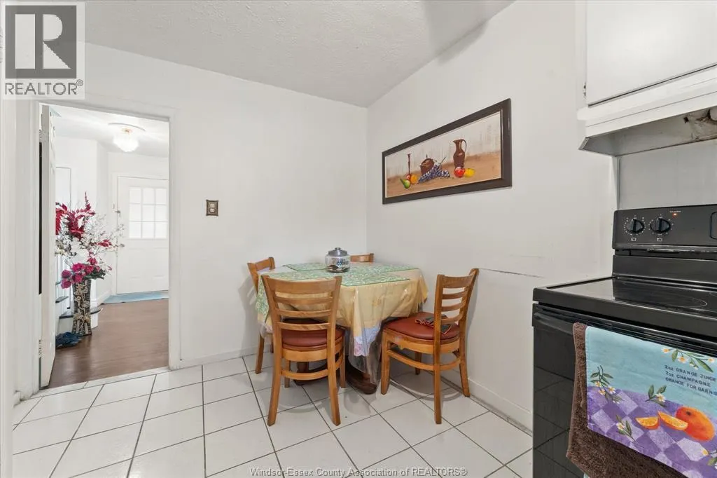 5188 WYANDOTTE ST STREET