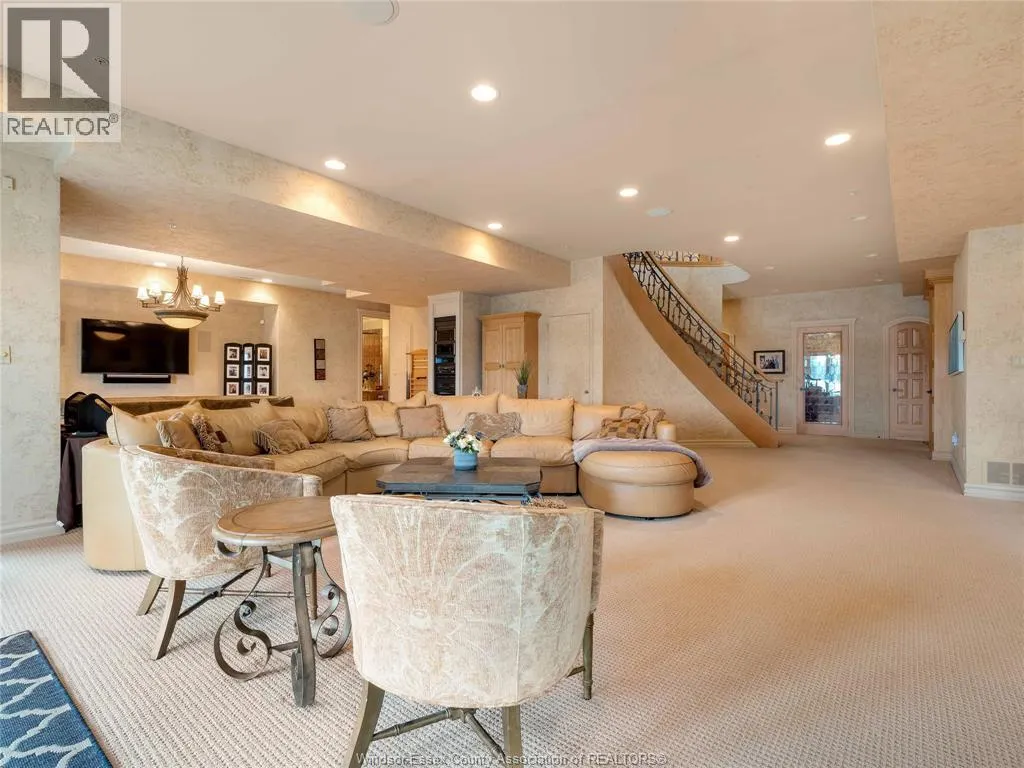 318 CRYSTAL BAY DRIVE