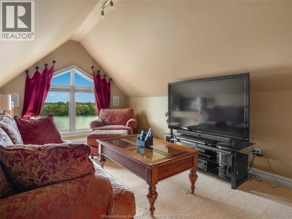 318 CRYSTAL BAY DRIVE