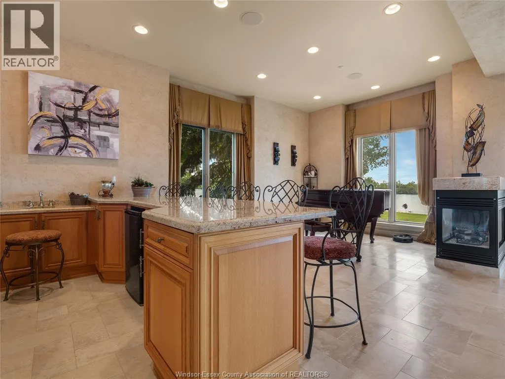 318 CRYSTAL BAY DRIVE