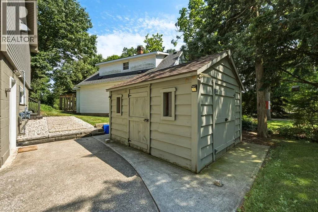 743 Errol ROAD East