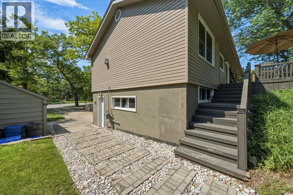 743 Errol ROAD East