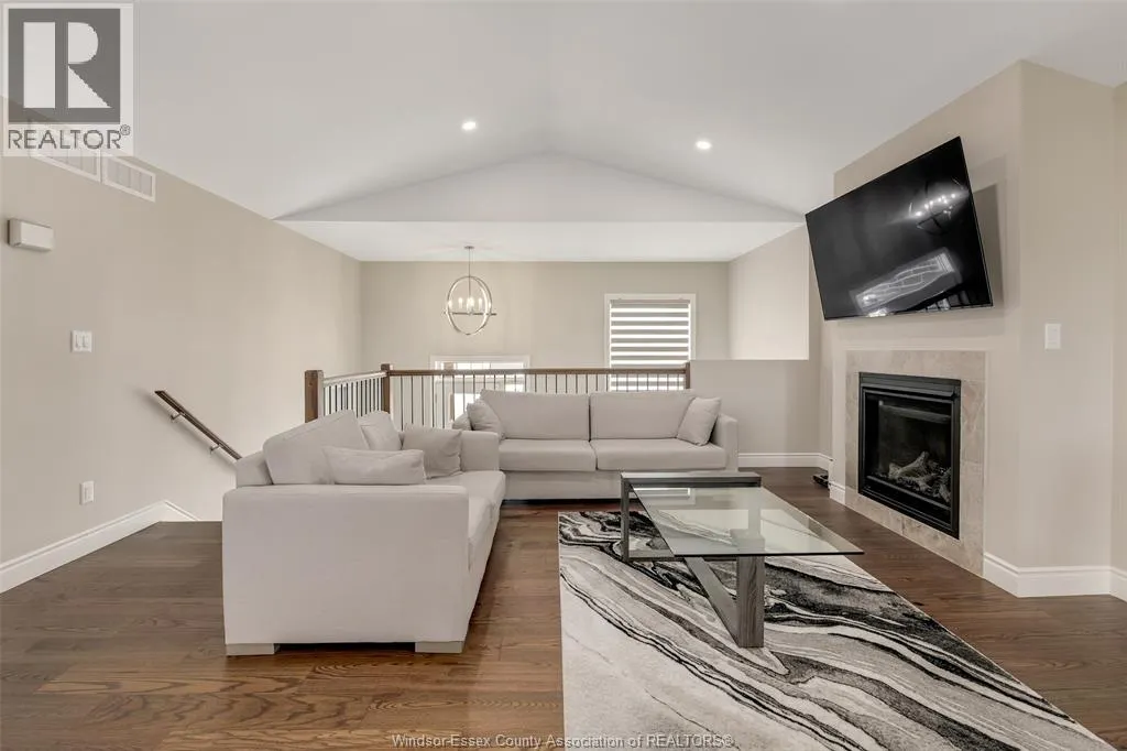 111 KINGSBRIDGE DRIVE