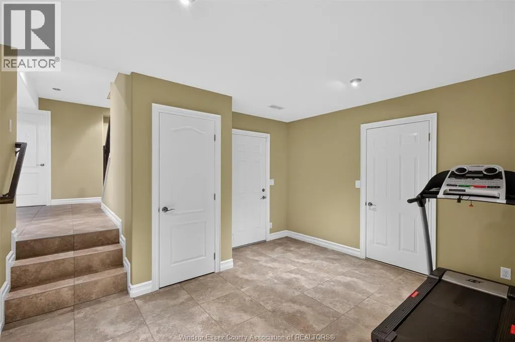 6 VALLOCHIE COURT