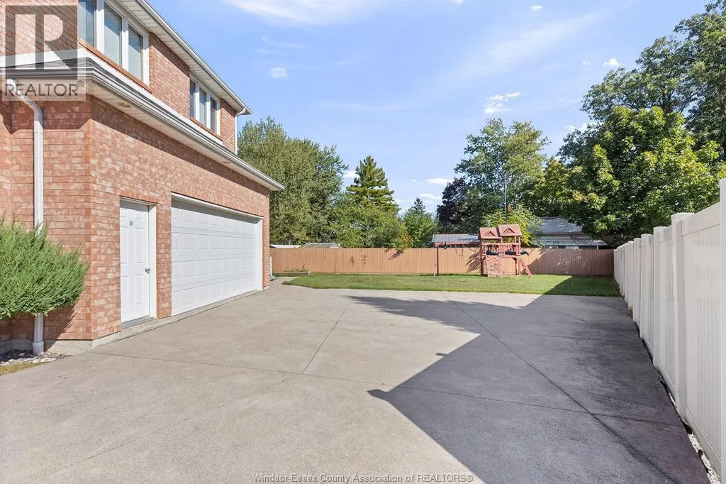 21 LAURENTIA DRIVE