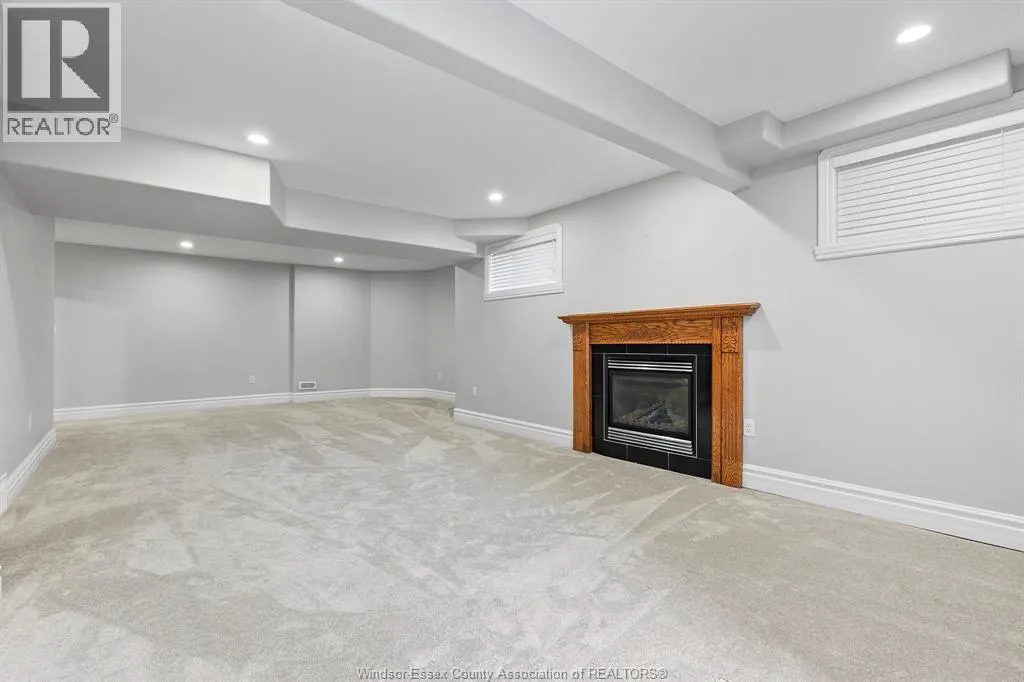 21 LAURENTIA DRIVE