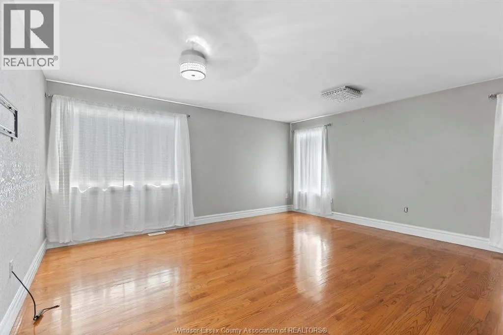 21 LAURENTIA DRIVE