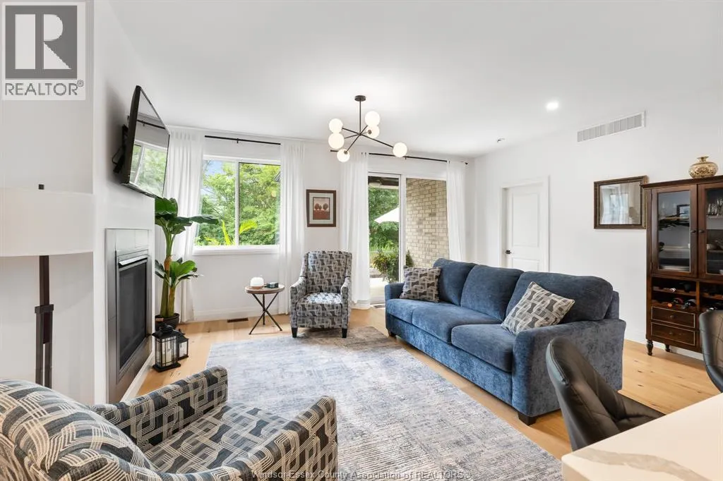 223 Livingstone CRESCENT