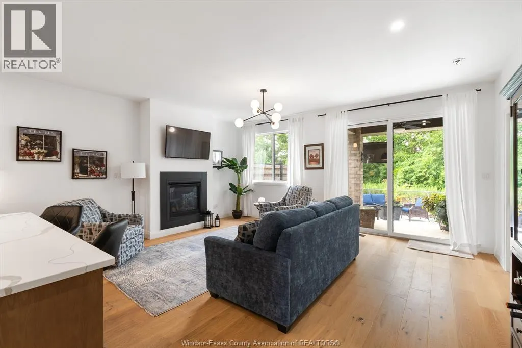 223 Livingstone CRESCENT