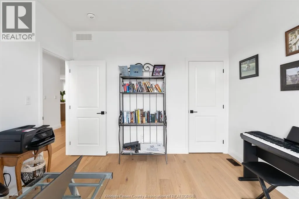 223 Livingstone CRESCENT