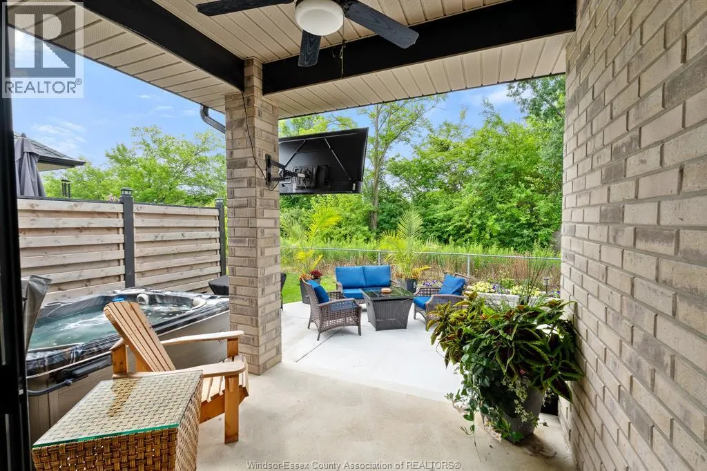 223 Livingstone CRESCENT