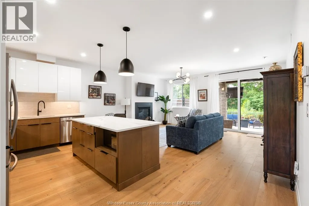 223 Livingstone CRESCENT