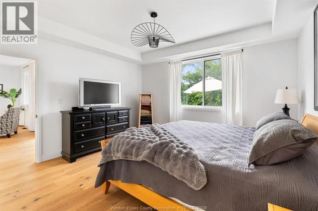 223 Livingstone CRESCENT