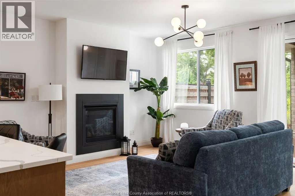 223 Livingstone CRESCENT