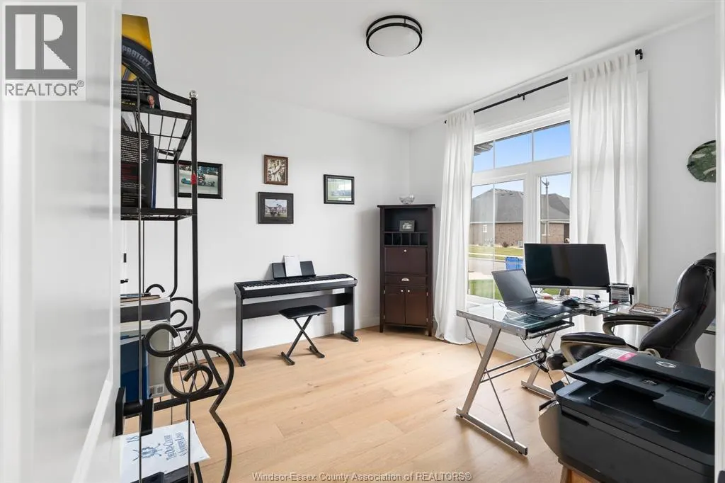 223 Livingstone CRESCENT