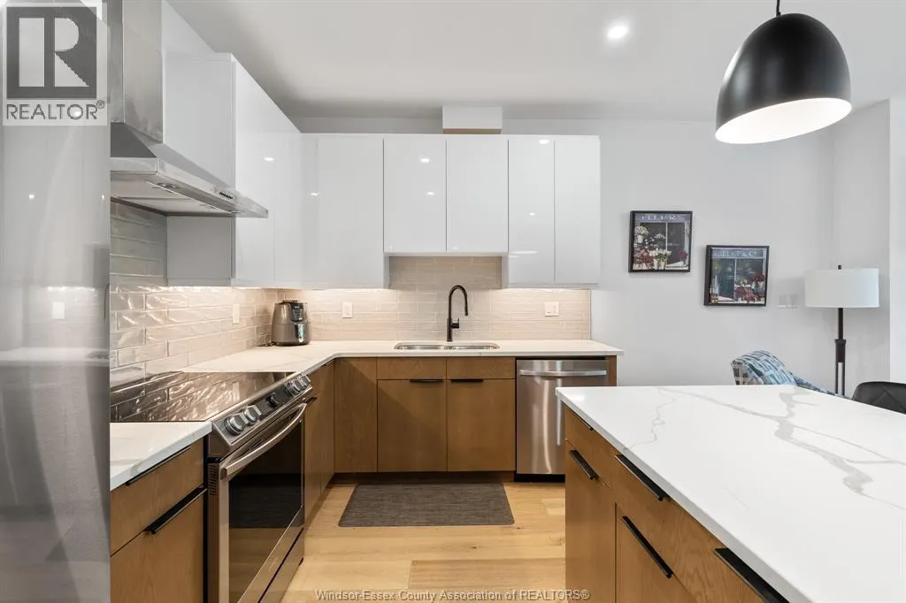 223 Livingstone CRESCENT