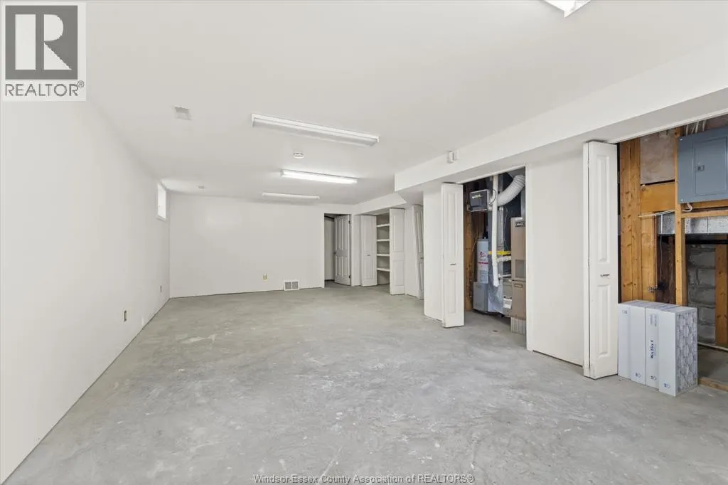 410 RUSSELL WOODS ROAD
