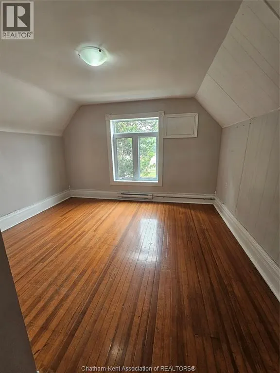 82 Taylor AVENUE