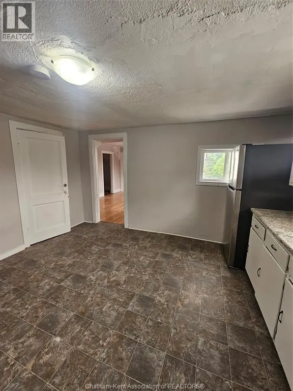 82 Taylor AVENUE