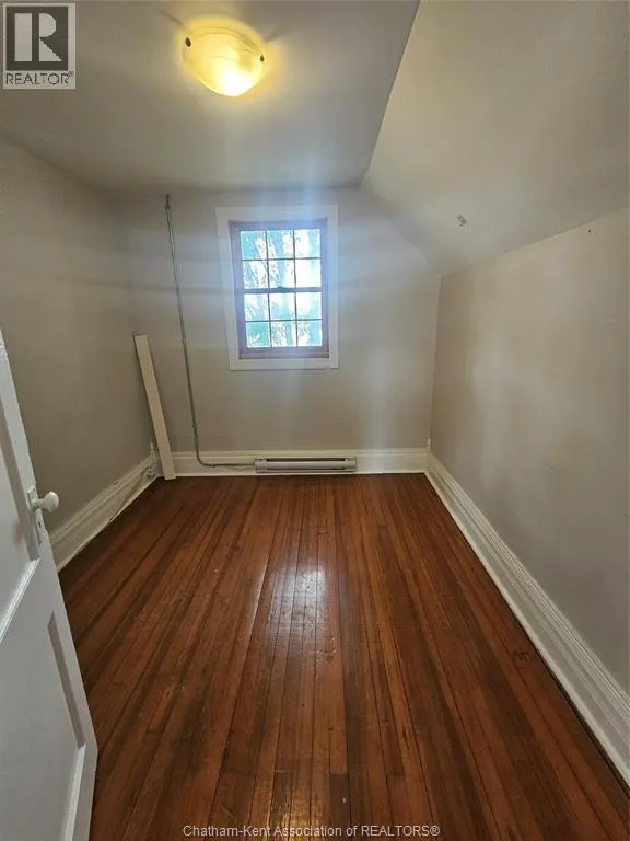 82 Taylor AVENUE