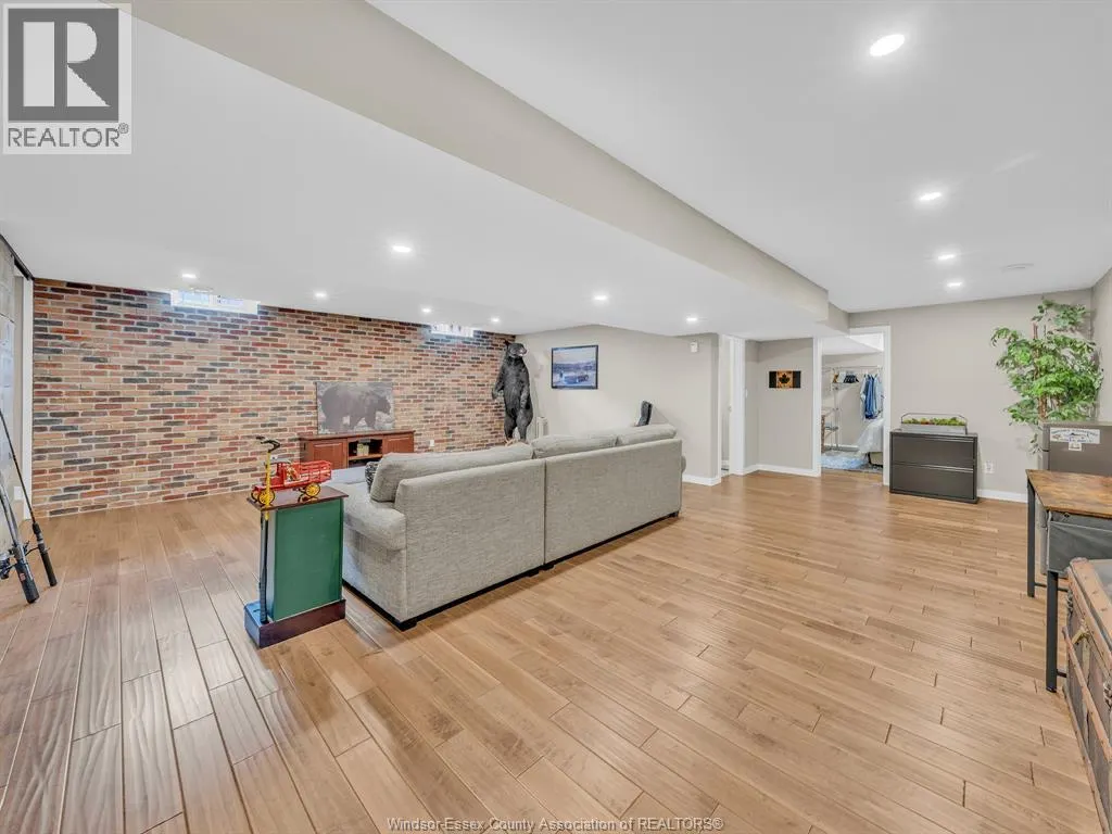 2425 SKINNER
