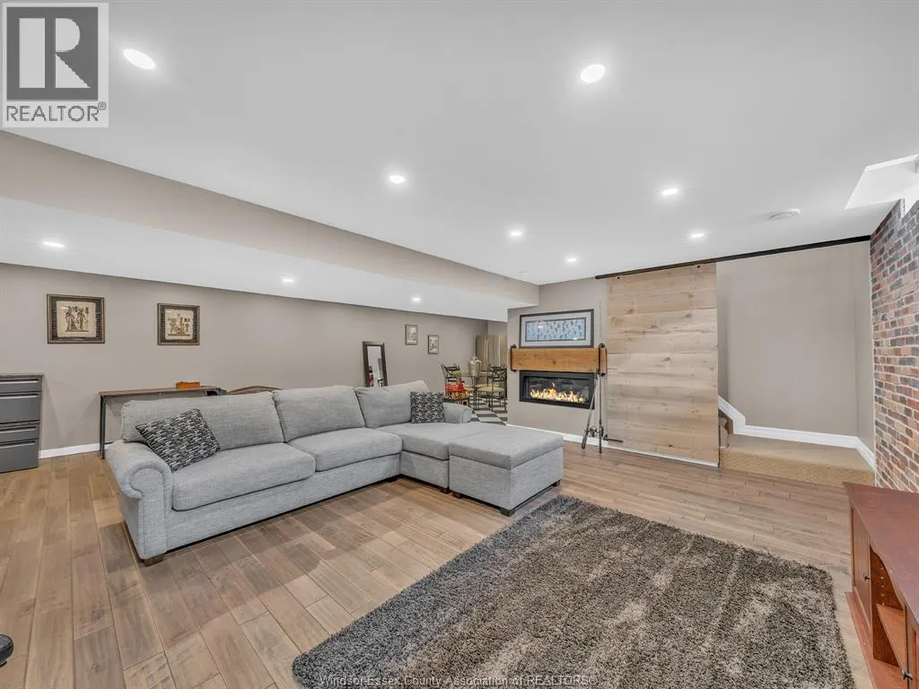 2425 SKINNER
