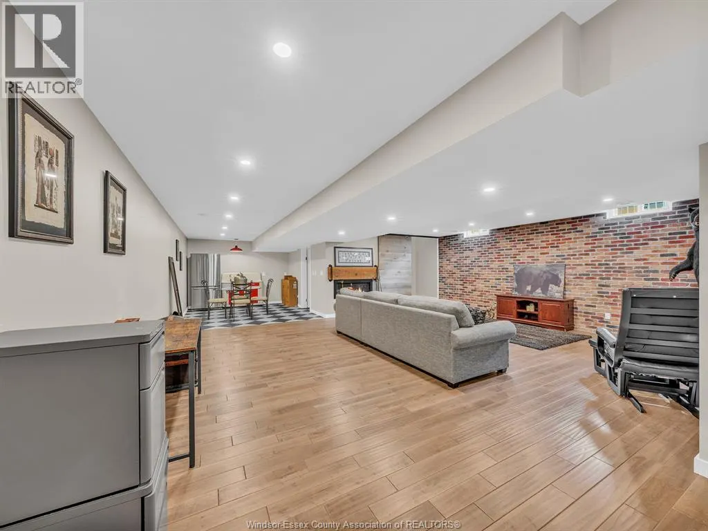 2425 SKINNER