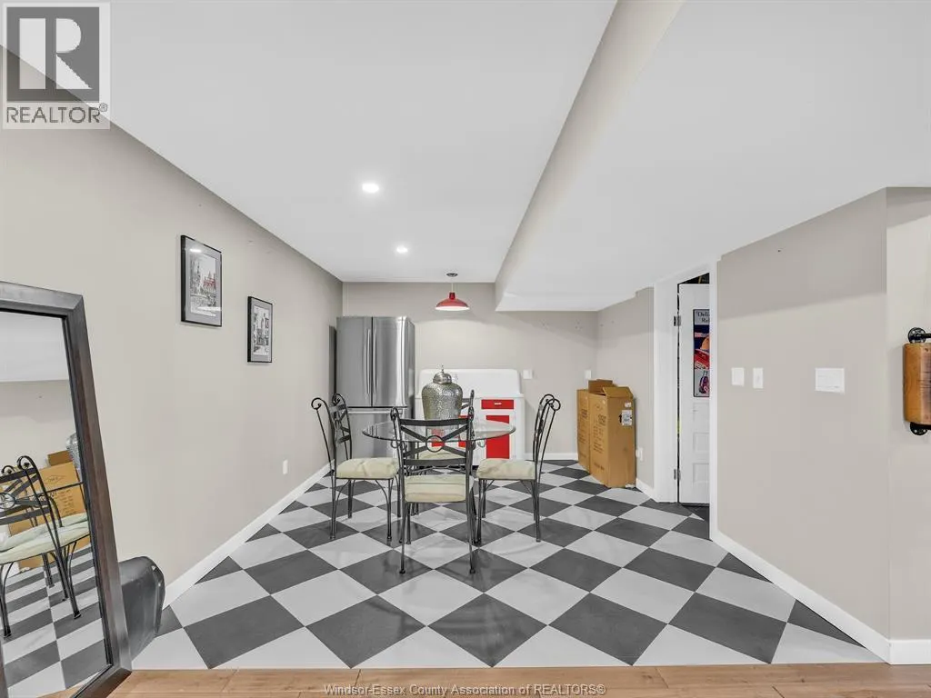 2425 SKINNER