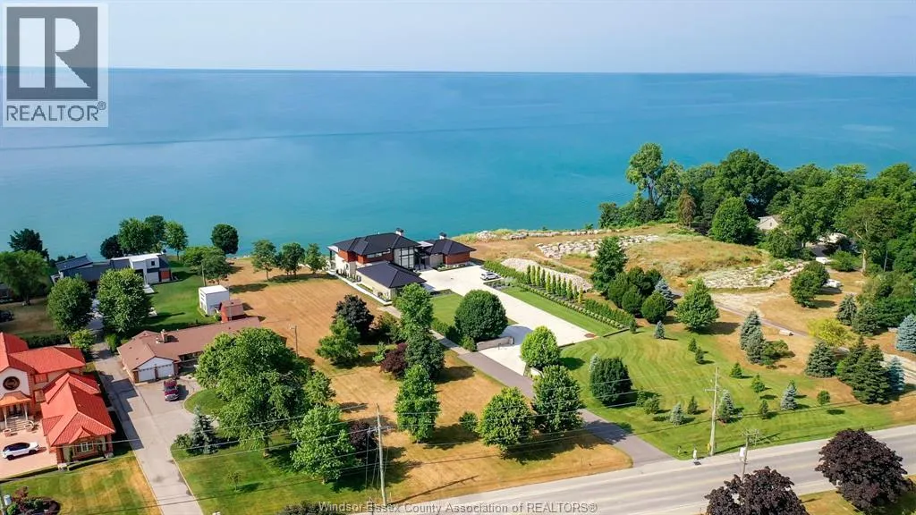 366 SEACLIFF DRIVE West
